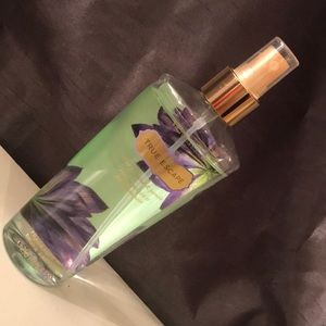 Victoria’s Secret TRUE ESCAPE fragrance mist